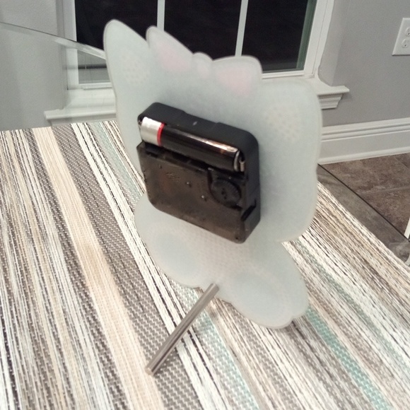๐ Handmade Kitty Clock - Picture 5 of 5